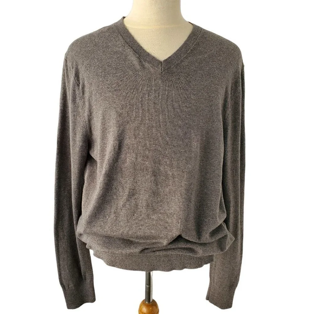 Banana Republic Luxe V-Neck Sweater Men’s L Gray Lightweight Fine-Knit Pullover